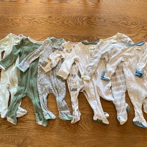 (7) 3-6 month cloud island sleep n play footies